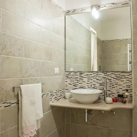 Residenza Aurora 奥斯图尼