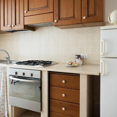 Residenza Aurora 奥斯图尼