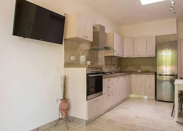 Residenza Aurora أوستوني