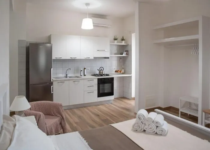 Residenza Aurora 3* أوستوني