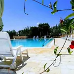 Residenza Aurora 3* אוסטוני