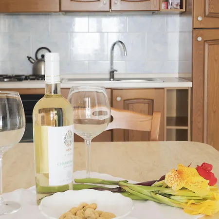 Residenza Aurora アパートホテル オストゥーニ